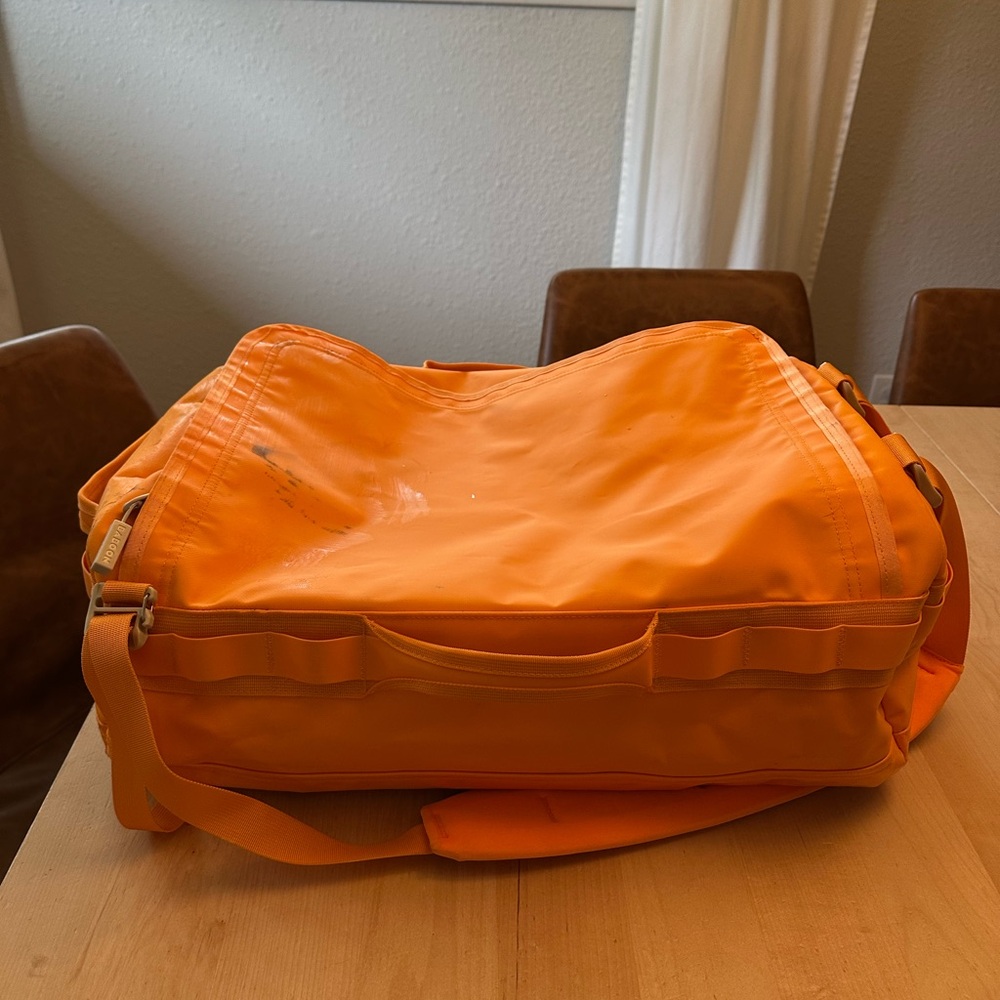 Baboon to the Moon 40L bag